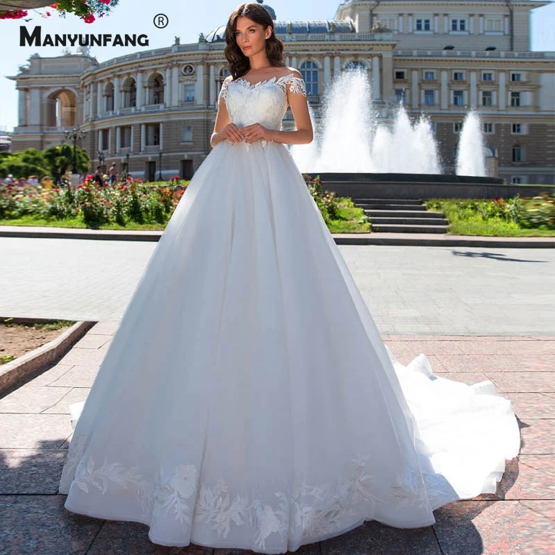 High-End O-Neck Embroidery Appliques Tulle Chapel Train Bridal Ball Gown Custom Made Cap Sleeve Button Back Wedding Dress 
High-End O-Neck Embroidery Appliques Tulle Chapel Train Bridal Ball Gown Custom Made Cap Sleeve Button Back Wedding Dress