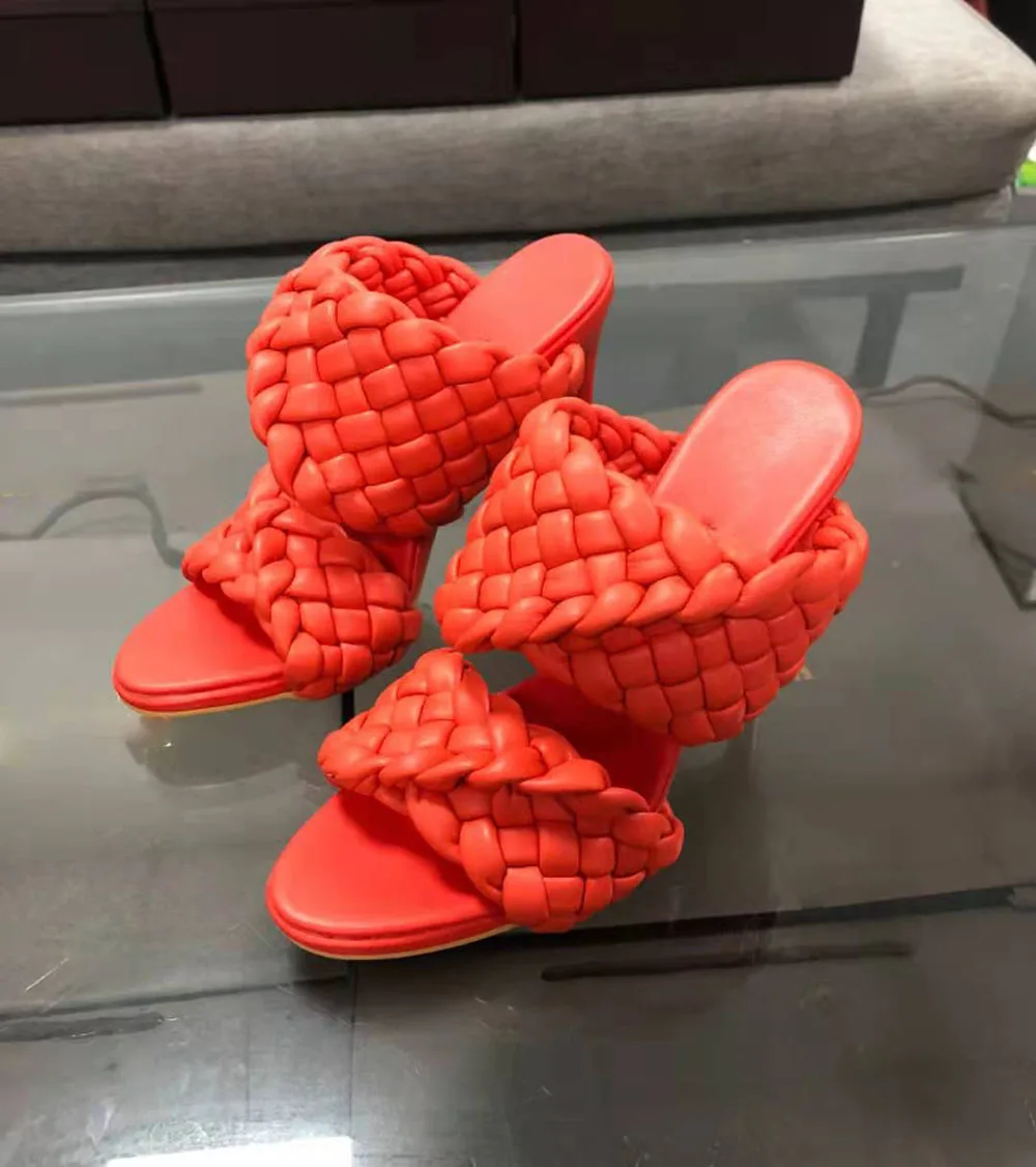 Spring and summer woven style leather ladies trendy high-quality designer brand sandals, sandals in sizes 35-42
Spring and summer woven style leather ladies trendy high-quality designer brand sandals, sandals in sizes 35-42