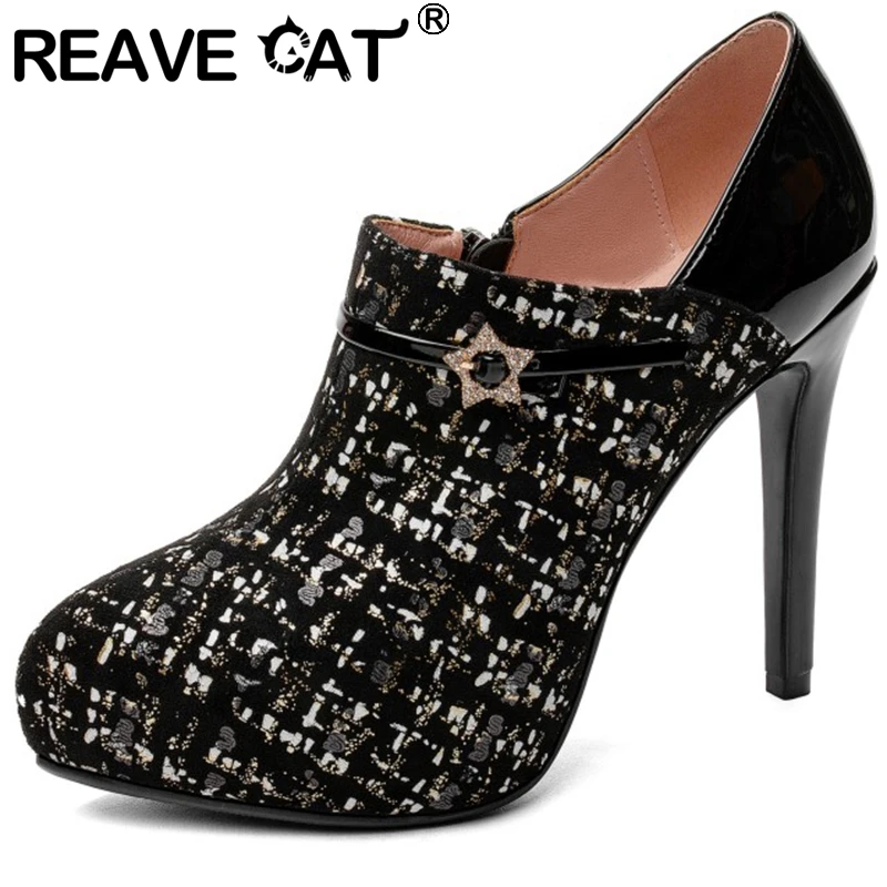 Женские туфли из лакированной кожи REAVE CAT, новые туфли-лодочки с острым носком на высоком тонком каблуке 12,5 см, стразы больших размеров 33-43, ...
Женские туфли из лакированной кожи REAVE CAT, новые туфли-лодочки с острым носком на высоком тонком каблуке 12,5 см, стразы больших размеров 33-43, ...