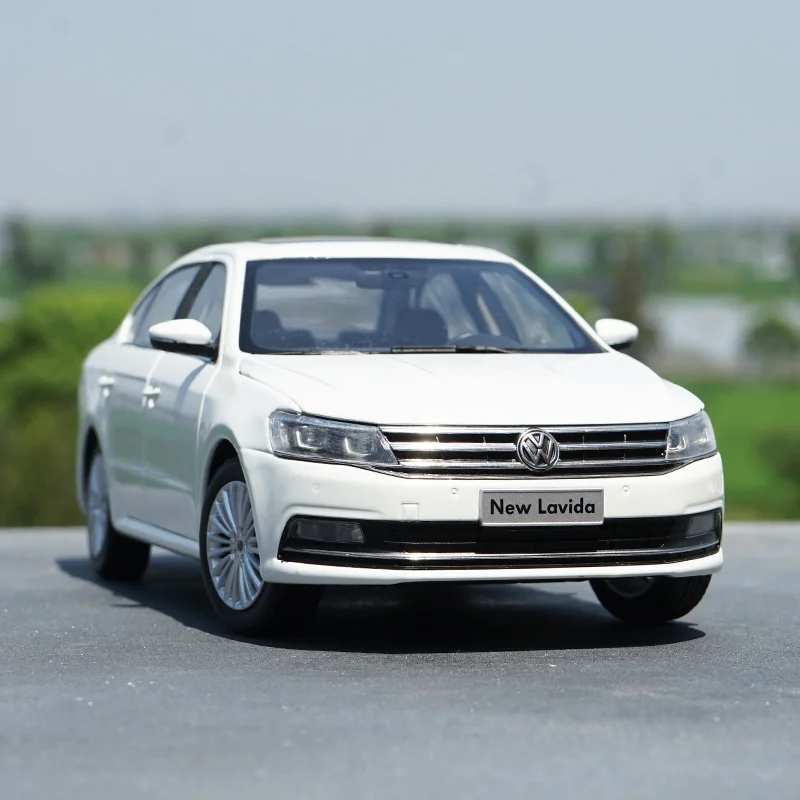 1/18 Metal alloy die-casting car model Shanghai Volkswagen 2016 New Lavida Adult Collection Children's Gifts Family Display
1/18 Metal alloy die-casting car model Shanghai Volkswagen 2016 New Lavida Adult Collection Children's Gifts Family Display