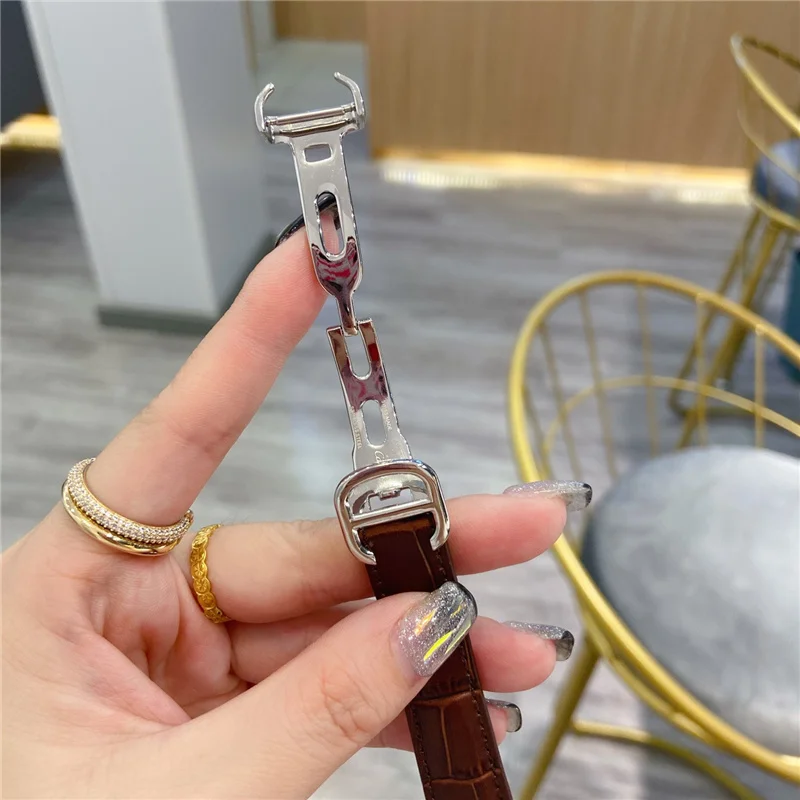 Luxury Brand C Woman Quartz Watches Gold Silver Classic Square Leather Tanlk Quartz Women Watches 27.5mm Small Size Watches
Luxury Brand C Woman Quartz Watches Gold Silver Classic Square Leather Tanlk Quartz Women Watches 27.5mm Small Size Watches