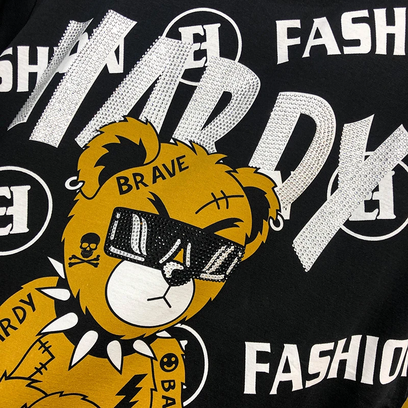 Fashion brand men's new summer suit 2021 cartoon bear letter printing fashion short sleeve shorts two piece men's suit
Fashion brand men's new summer suit 2021 cartoon bear letter printing fashion short sleeve shorts two piece men's suit