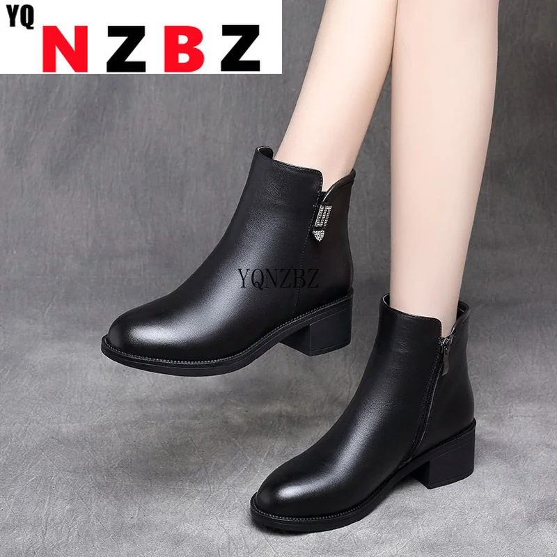 Women Winter Boots 2021 New Comfortable Leather Women Short Boots Square Heel Fashion Ankle Boots for Women Black Plus Size 40
Women Winter Boots 2021 New Comfortable Leather Women Short Boots Square Heel Fashion Ankle Boots for Women Black Plus Size 40