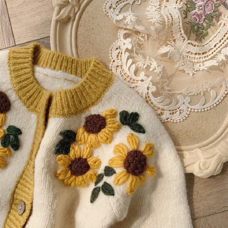 Fall Girl's Sweater Korean Children's Clothing Handmade Knitted Crocheted Cardigan Fashion Baby Vintage Flower Sweater Coat 
Fall Girl's Sweater Korean Children's Clothing Handmade Knitted Crocheted Cardigan Fashion Baby Vintage Flower Sweater Coat