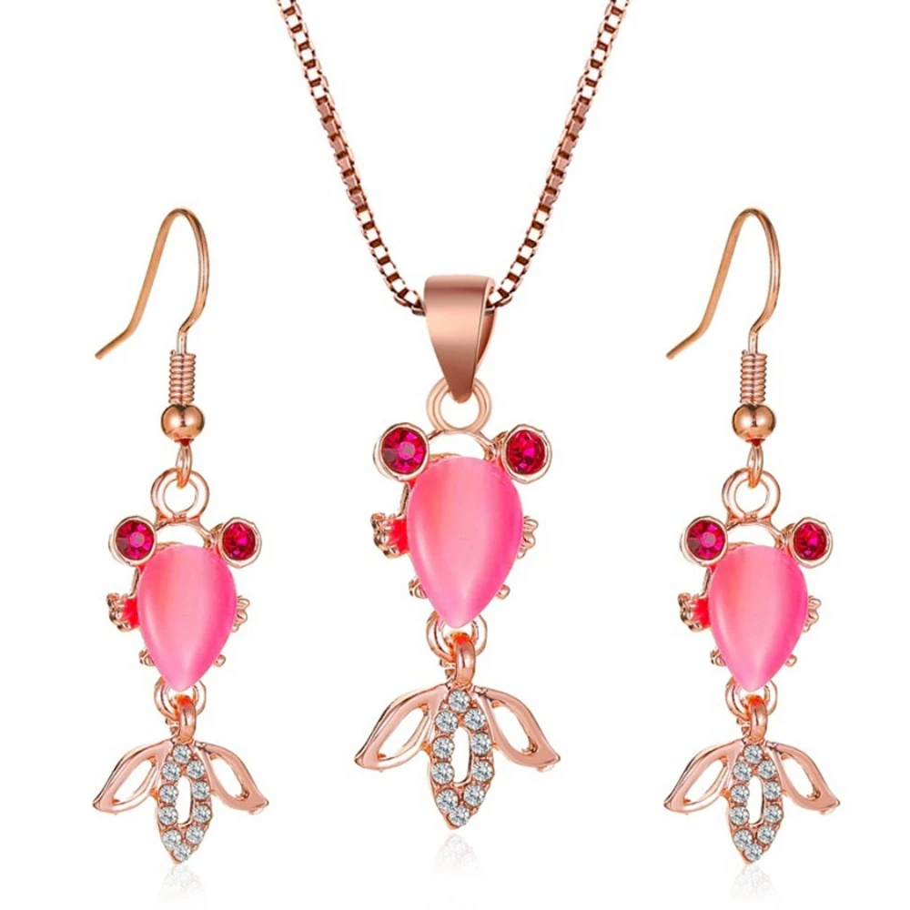 Classic Cute Pink Crystal Goldfish Necklace Cartoon Fish Earrings Hook Women Pendant Clavicle Chain Jewelry Gift Set
Classic Cute Pink Crystal Goldfish Necklace Cartoon Fish Earrings Hook Women Pendant Clavicle Chain Jewelry Gift Set