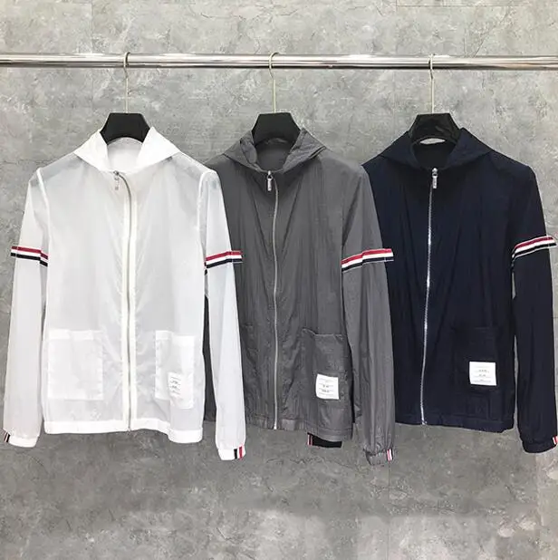 2021 Fashion Brand Jacket Men Striped Sleeves Uv Sun-Protective Outdoor Sports Coats Casual Hooded Skin Windbreaker
2021 Fashion Brand Jacket Men Striped Sleeves Uv Sun-Protective Outdoor Sports Coats Casual Hooded Skin Windbreaker