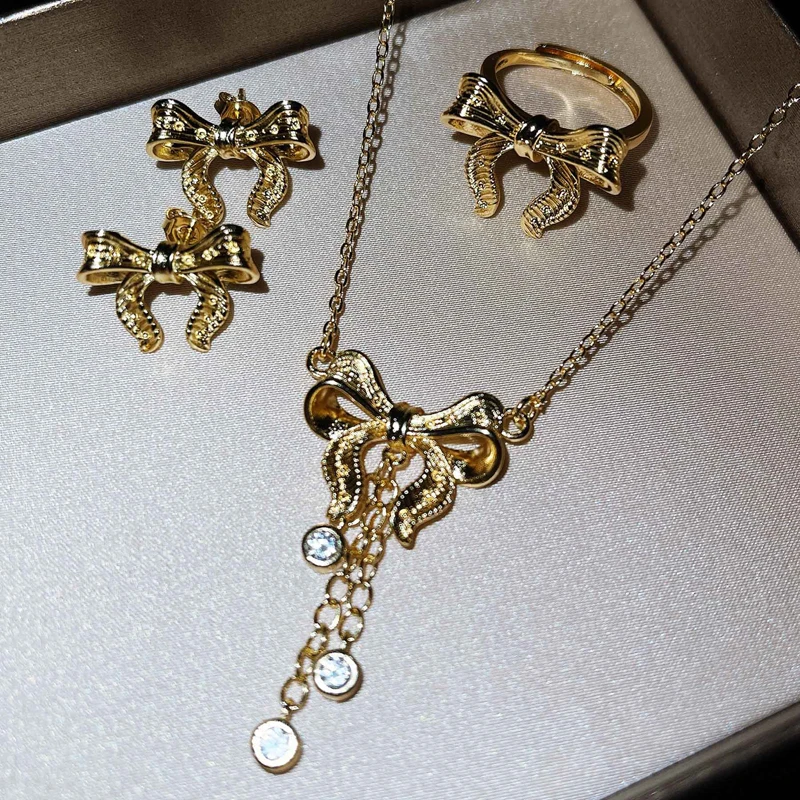 New Fashion Bowknot Opening Ring Exquisite Tassel Bow Stud Earrings Luxury Pendant Necklace For Women Wedding Party New Year Gif
New Fashion Bowknot Opening Ring Exquisite Tassel Bow Stud Earrings Luxury Pendant Necklace For Women Wedding Party New Year Gif