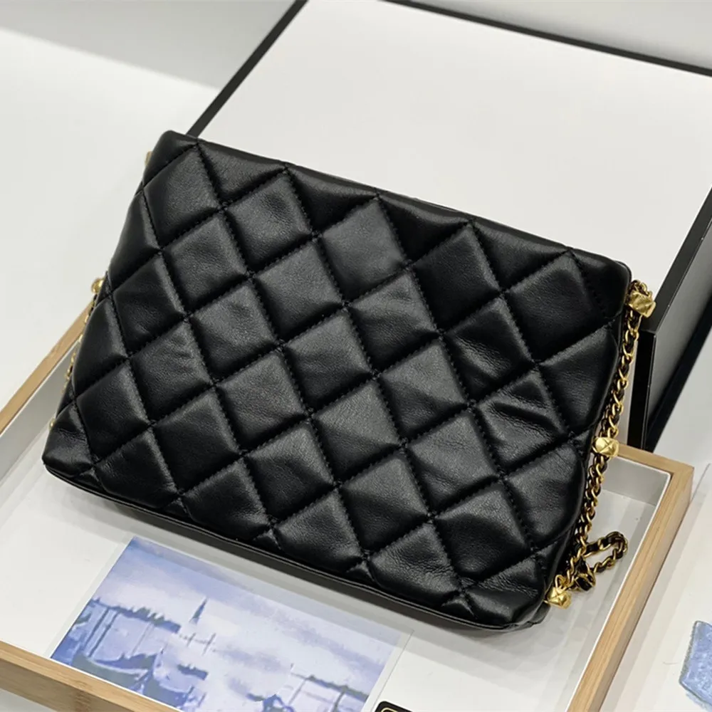 Xiangjia autumn/winter new style handbags real cowhide women's shoulder bag handbag fashion messenger ladies wallet 1008
Xiangjia autumn/winter new style handbags real cowhide women's shoulder bag handbag fashion messenger ladies wallet 1008