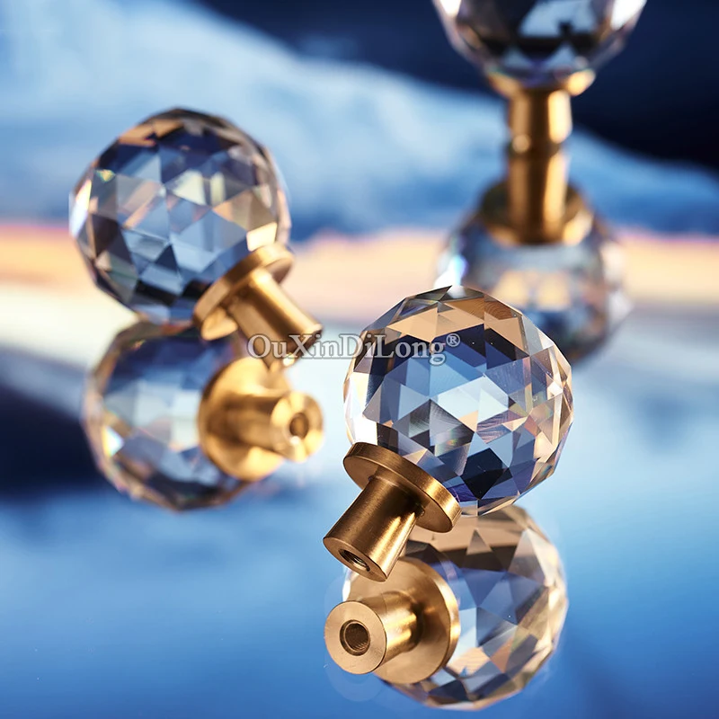 1PCS Crystal Ball + Brass Furniture Handle Nordic Minimalist Wardrobe Door Pens Drawer Cabinet Pulls Cupboard Copper Knobs GF463
1PCS Crystal Ball + Brass Furniture Handle Nordic Minimalist Wardrobe Door Pens Drawer Cabinet Pulls Cupboard Copper Knobs GF463