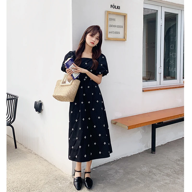 Black Loose Maxi Dress Woman Summer New French Retro Embroidery Square Neck Puff Sleeve Folds Thin Elegant Loose Dress
Black Loose Maxi Dress Woman Summer New French Retro Embroidery Square Neck Puff Sleeve Folds Thin Elegant Loose Dress