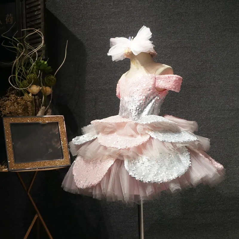 2020 New Pink Baby Girls Dresses for Special Occasion Shiny Sequins Puffy Ball Gown Child Kids Clothes Party Gowns with Bow
2020 New Pink Baby Girls Dresses for Special Occasion Shiny Sequins Puffy Ball Gown Child Kids Clothes Party Gowns with Bow