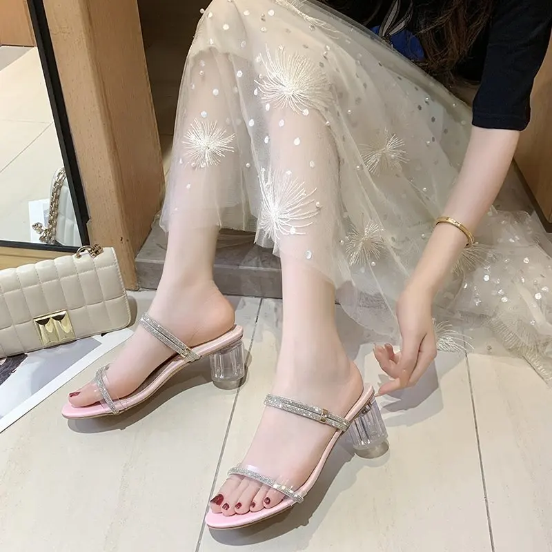 Slippers Women Summer Transparent Heel Shoes Slides Med Pantofle Jelly Flip Flops Square heel 2021 Glitter Soft Block Rubber Sca
Slippers Women Summer Transparent Heel Shoes Slides Med Pantofle Jelly Flip Flops Square heel 2021 Glitter Soft Block Rubber Sca