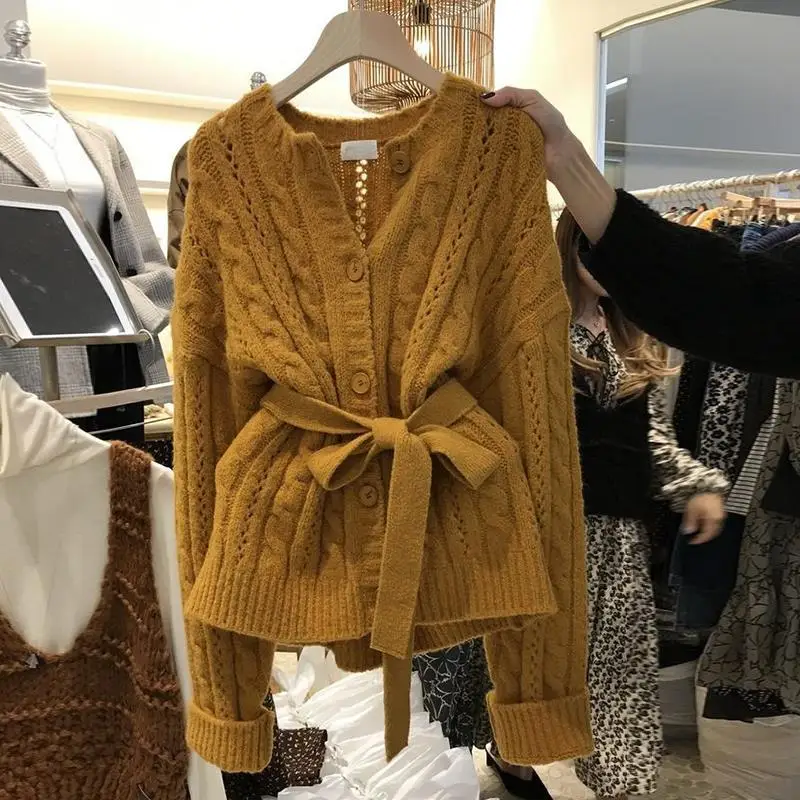 Женский вязаный кардиган с круглым вырезом, однобортный свободный однотонный кардиган, верхняя одежда, Q822, осень 2021
Женский вязаный кардиган с круглым вырезом, однобортный свободный однотонный кардиган, верхняя одежда, Q822, осень 2021