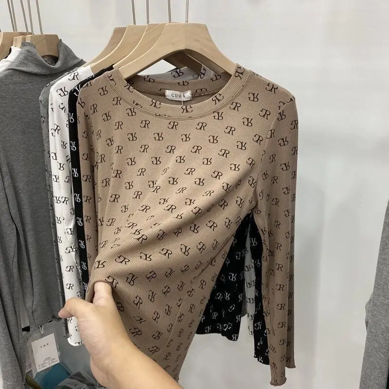 2021 European autumn new Korean letter printing casual round neck long sleeve T-shirt
2021 European autumn new Korean letter printing casual round neck long sleeve T-shirt