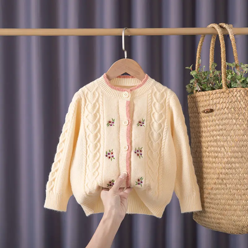 Girls sweater cardigan jacket spring and autumn 3-11 years old children's knit sweater Lace collar Embroidered flowers sweater
Girls sweater cardigan jacket spring and autumn 3-11 years old children's knit sweater Lace collar Embroidered flowers sweater