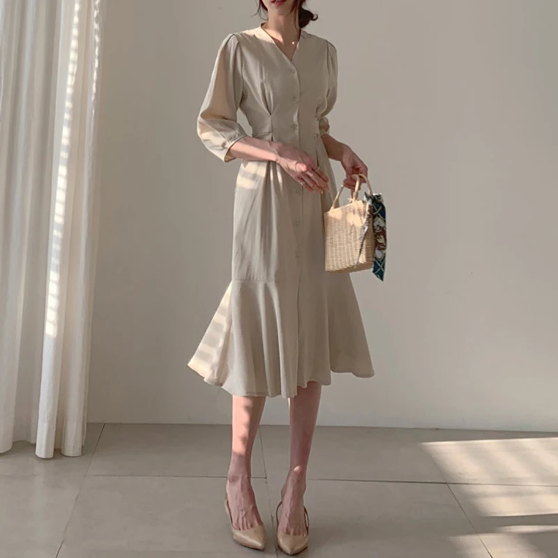 2020 Summer Women V-neck Lantern Sleeve Dress Elegant Female Korean Chic Trumpet/mermaid Mid-calf Single-breasted Pleated Dress
2020 Summer Women V-neck Lantern Sleeve Dress Elegant Female Korean Chic Trumpet/mermaid Mid-calf Single-breasted Pleated Dress