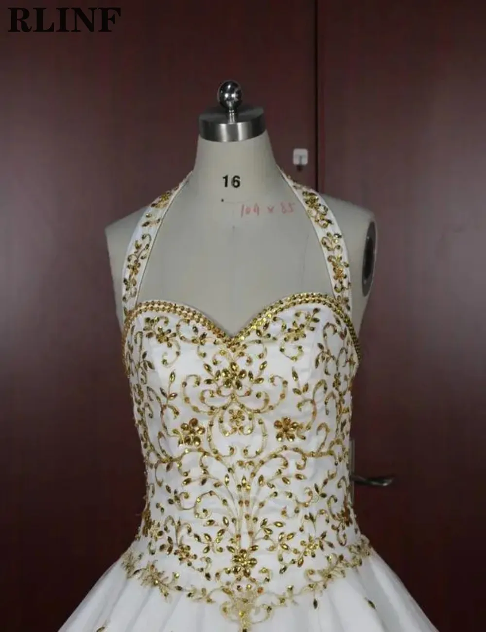 embroidery Beading Halter Sleeveless Ball Gown Custom Wedding Dress
embroidery Beading Halter Sleeveless Ball Gown Custom Wedding Dress