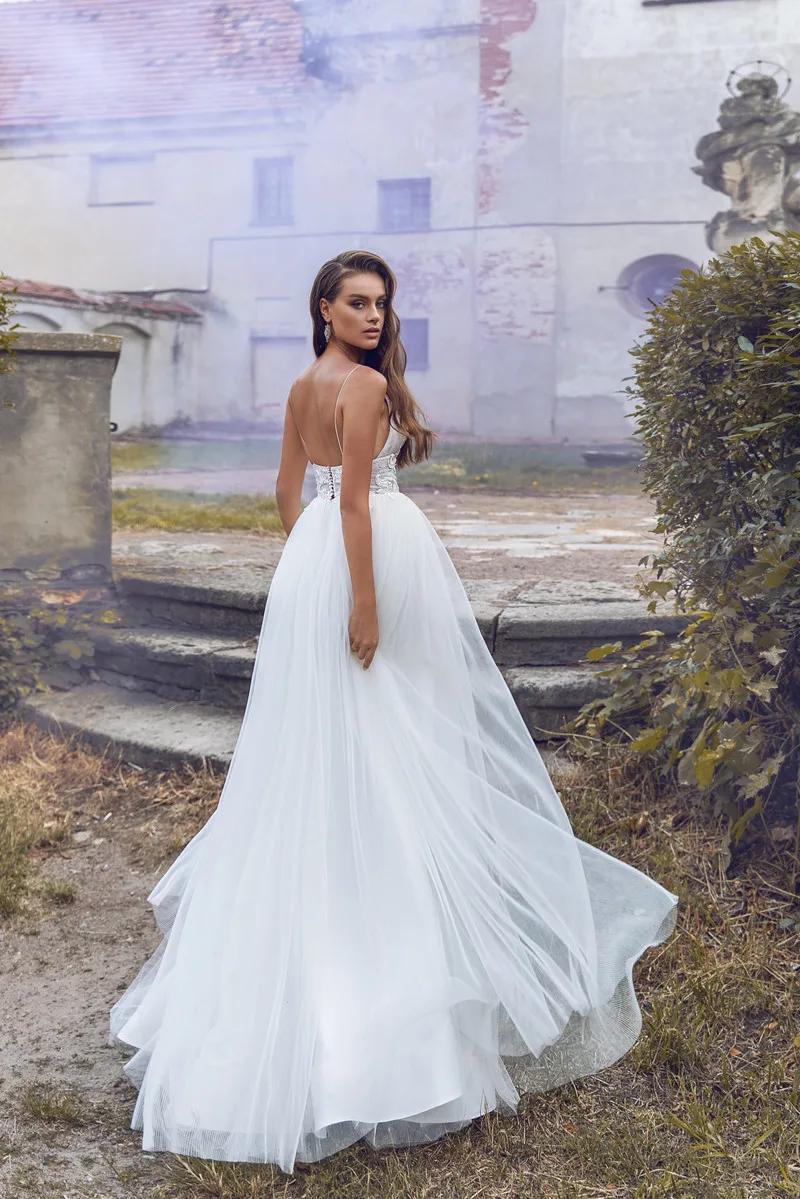 2020 Bohemian Wedding Dresses Spaghetti Straps Lace Appliques Bridal Gowns Sexy Backless Sweep Train A Line Wedding Dress
2020 Bohemian Wedding Dresses Spaghetti Straps Lace Appliques Bridal Gowns Sexy Backless Sweep Train A Line Wedding Dress