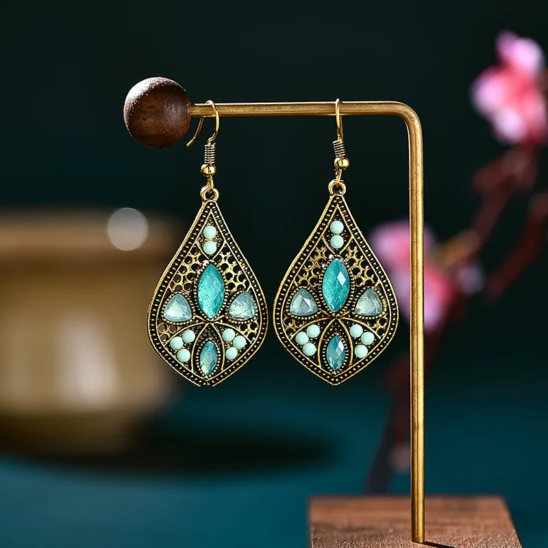 Vintage Gold Alloy Black Crystal Stone Water Drop Earrings For Women Ethnic Pink Beaded Carved Bohemian Earrings Indian Jewelry
Vintage Gold Alloy Black Crystal Stone Water Drop Earrings For Women Ethnic Pink Beaded Carved Bohemian Earrings Indian Jewelry