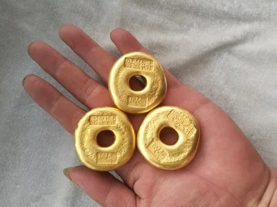 Exquisite gold-plated gold ingot home decoration
Exquisite gold-plated gold ingot home decoration