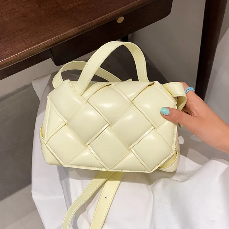 Маленькая плетеная сумка-мессенджер с клапаном для женщин, Новое поступление 2021, роскошная кожаная сумка через плечо, Женская однотонная кл...
Маленькая плетеная сумка-мессенджер с клапаном для женщин, Новое поступление 2021, роскошная кожаная сумка через плечо, Женская однотонная кл...