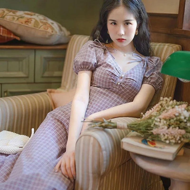 French Vintage Plaid Women's Dress 2021 Summer Purple V-neck Puff Sleeve Midi Princess Kawaii Slim Korean Robe Female Dresses
French Vintage Plaid Women's Dress 2021 Summer Purple V-neck Puff Sleeve Midi Princess Kawaii Slim Korean Robe Female Dresses