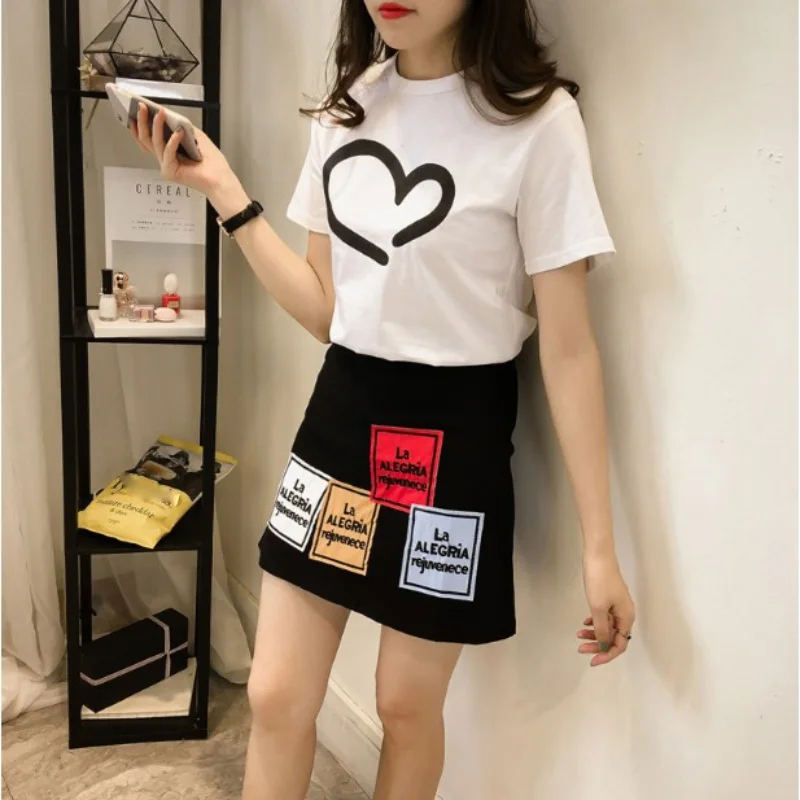 2019 Summer New Women Sleeve Short Tees Top + A-Line Skirt Set Heart Print Appliques Zipper Streetwear Sets
2019 Summer New Women Sleeve Short Tees Top + A-Line Skirt Set Heart Print Appliques Zipper Streetwear Sets
