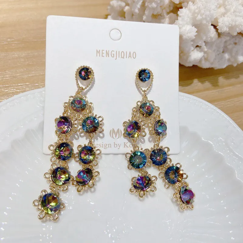 Korean New Design Fashion Jewelry Green Crystal Long Drop Earrings Luxury Simple Wedding Party Dangle Earrings for Women
Korean New Design Fashion Jewelry Green Crystal Long Drop Earrings Luxury Simple Wedding Party Dangle Earrings for Women