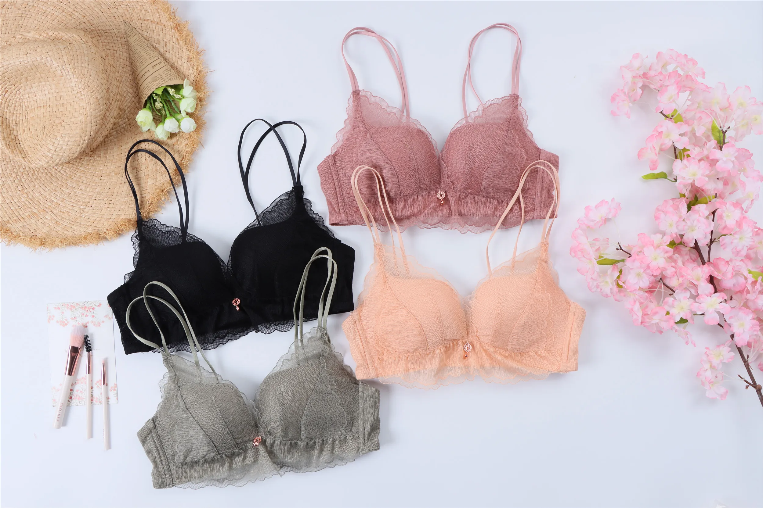 Evening dress lace sexy gathered seamless no steel ring underwear female college high school student breasts bra set
Evening dress lace sexy gathered seamless no steel ring underwear female college high school student breasts bra set