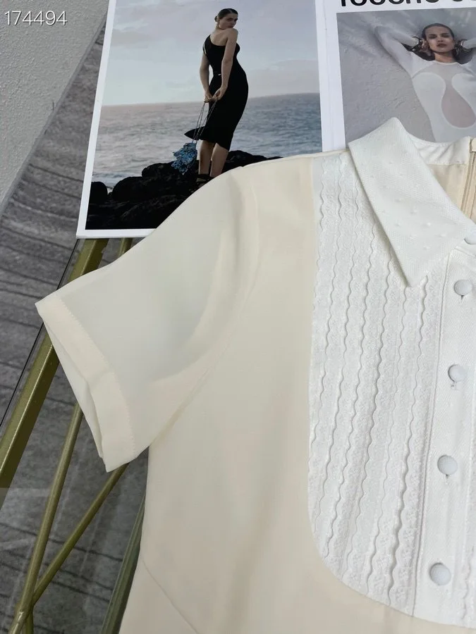 Spring/Summer 2021 Lady Style Retro Contrast Lapel U-Spliced Lace Design Slim Dress
Spring/Summer 2021 Lady Style Retro Contrast Lapel U-Spliced Lace Design Slim Dress