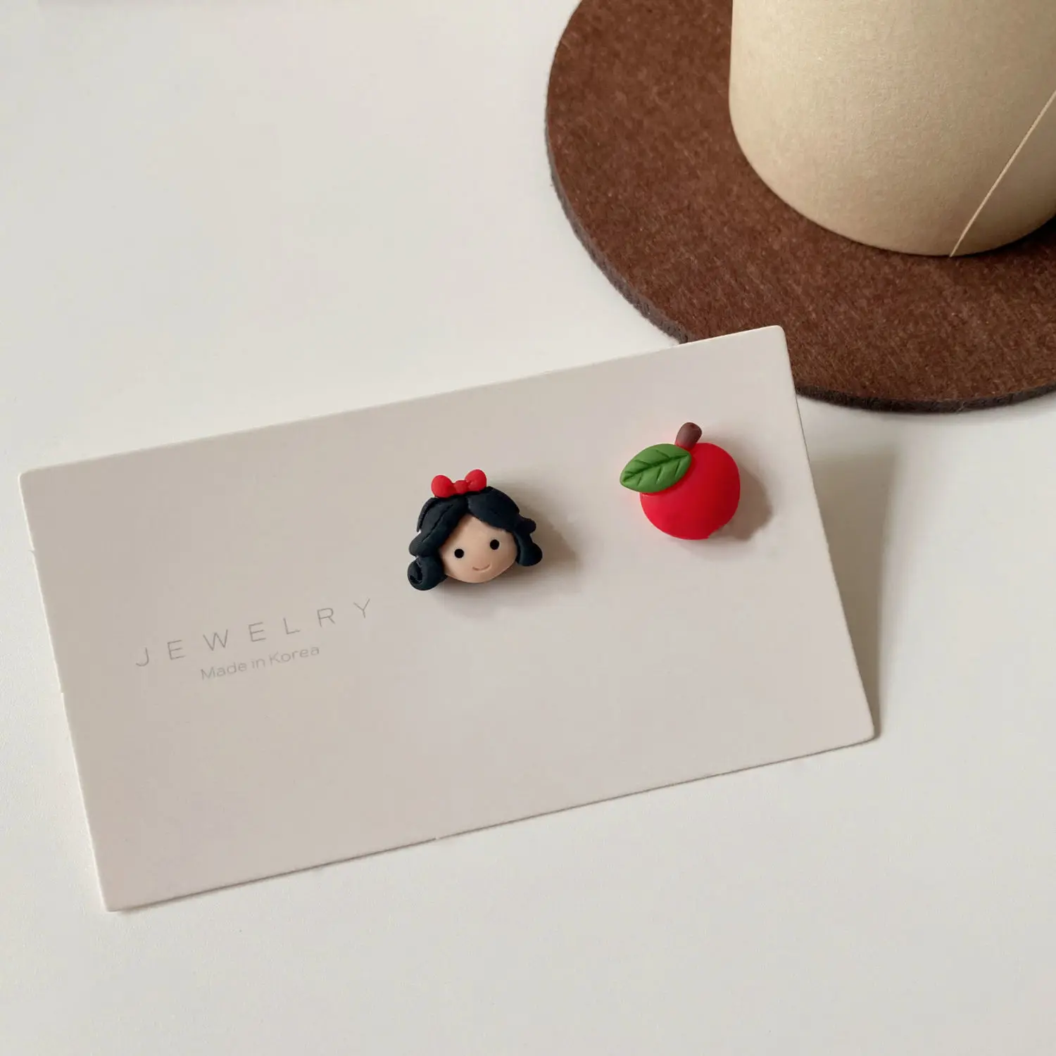 Girl white rabbit lovely girl simple sweet lovely cartoon ear stud earrings accessories 2021
Girl white rabbit lovely girl simple sweet lovely cartoon ear stud earrings accessories 2021