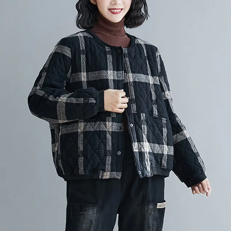 Women Cotton Quilted Coats New Arrival 2020 Autumn Winter Vintage Style O-neck Plaid Loose Thick Warm Female Short Jackets S2772
Women Cotton Quilted Coats New Arrival 2020 Autumn Winter Vintage Style O-neck Plaid Loose Thick Warm Female Short Jackets S2772