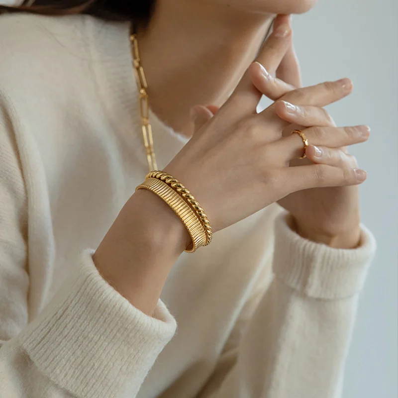 Luxury Bracelet For Men/Women/Couples/Girls Twist Fold Texture Accessories On Hand Gold Plated Jewelry 2020 Trend Gift Bracelets
Luxury Bracelet For Men/Women/Couples/Girls Twist Fold Texture Accessories On Hand Gold Plated Jewelry 2020 Trend Gift Bracelets