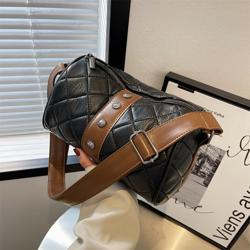 Quilted Leather Crossbody Bag Female Rhombus Lattice Shoulder Bag Embroidery Thread Handbags Women Lozenge Design Messenger Bag
Quilted Leather Crossbody Bag Female Rhombus Lattice Shoulder Bag Embroidery Thread Handbags Women Lozenge Design Messenger Bag
