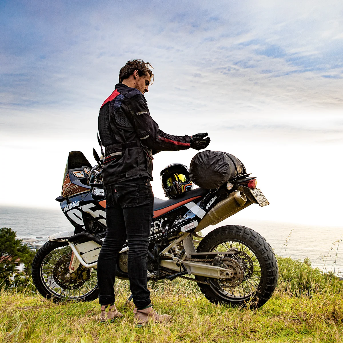 Naturehike Cloud Tourer 2 Ultralight travel Motorcycle 2 Persons 40D Nylon Rainproof Outdoor Windproof Camping Tent NH19ZP013
Naturehike Cloud Tourer 2 Ultralight travel Motorcycle 2 Persons 40D Nylon Rainproof Outdoor Windproof Camping Tent NH19ZP013