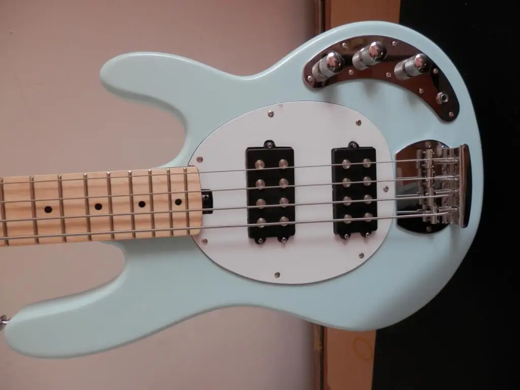 Free shipping New l Musicman Sting Ray 4 Strings Light blue Color Electric Bass Guitar 10yue9
Free shipping New l Musicman Sting Ray 4 Strings Light blue Color Electric Bass Guitar 10yue9
