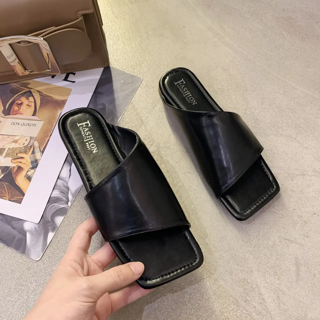 Designer Slippers Women Shoes Square Toe Womens Slippers Quality PU Leather Ladies Summer Slides Flats Open Toe Slippers 
Designer Slippers Women Shoes Square Toe Womens Slippers Quality PU Leather Ladies Summer Slides Flats Open Toe Slippers