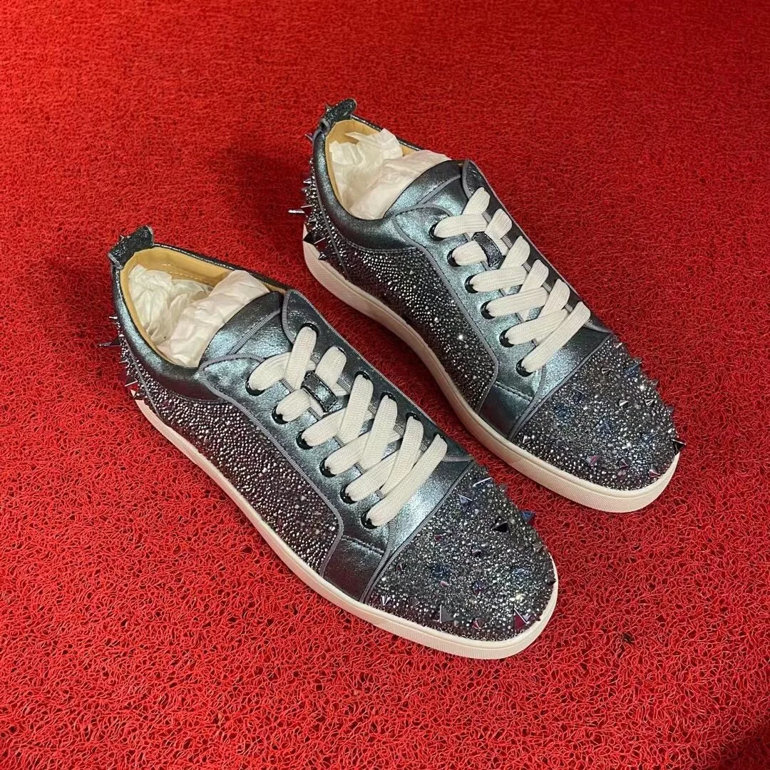 Purple Leather Low Cut Rivet Rhinestone Men Lady Shoes Luxury Brand Red Bottom Flat Loafers Casual Leisure Sea Cucumber Shoes
Purple Leather Low Cut Rivet Rhinestone Men Lady Shoes Luxury Brand Red Bottom Flat Loafers Casual Leisure Sea Cucumber Shoes