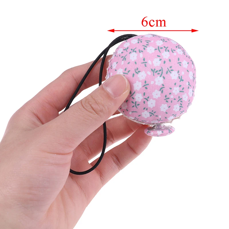 1Pc Ball Shaped DIY Craft Needle Pin Cushion Holder Sewing Kit Pincushions Wrist Strap Pin Cushion Home Sewing Supplies
1Pc Ball Shaped DIY Craft Needle Pin Cushion Holder Sewing Kit Pincushions Wrist Strap Pin Cushion Home Sewing Supplies