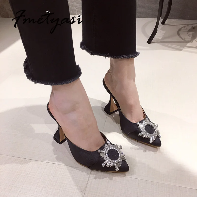 Heels Women Sandals Spring Summer New Fashion Rhinestone Crystal Rubber Pointed Toe Stiletto Sandals Sunflower Cover Toe
Heels Women Sandals Spring Summer New Fashion Rhinestone Crystal Rubber Pointed Toe Stiletto Sandals Sunflower Cover Toe