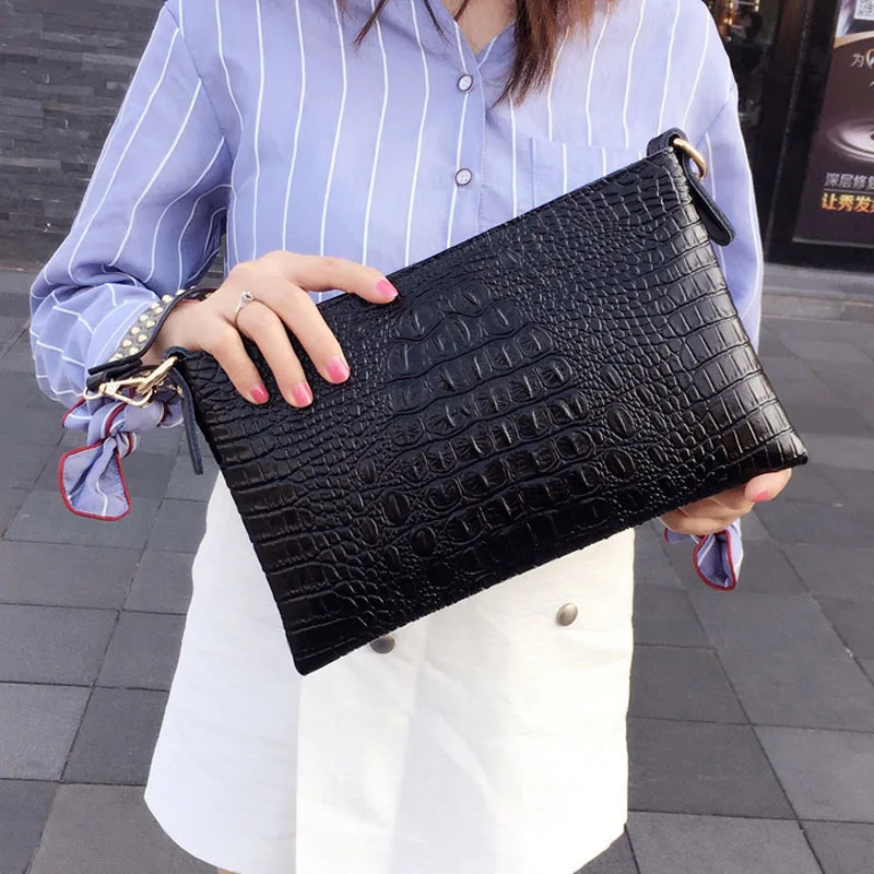 Crocodile pattern clutch bag ladies bag 2019 new leather European and American fashion handbag cross-body bag with one shoulder
Crocodile pattern clutch bag ladies bag 2019 new leather European and American fashion handbag cross-body bag with one shoulder
