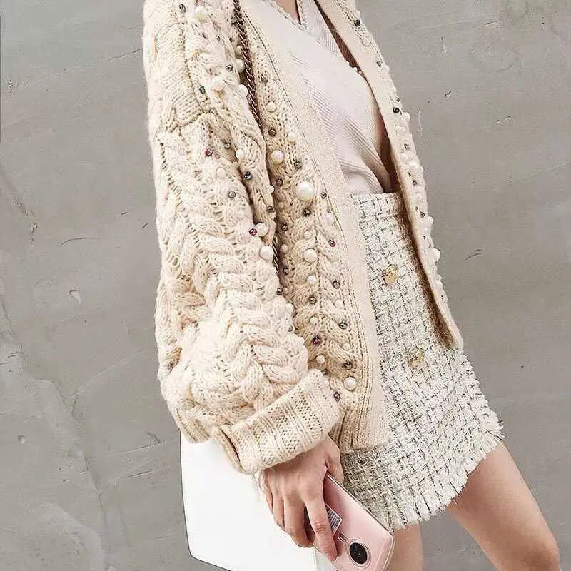 2021 Autumn Winter Women Elegant Pearl Cardigans Female V-neck Long Sleeve Cardigan Lady Thick Warm Solid Knitted Sweater N397
2021 Autumn Winter Women Elegant Pearl Cardigans Female V-neck Long Sleeve Cardigan Lady Thick Warm Solid Knitted Sweater N397