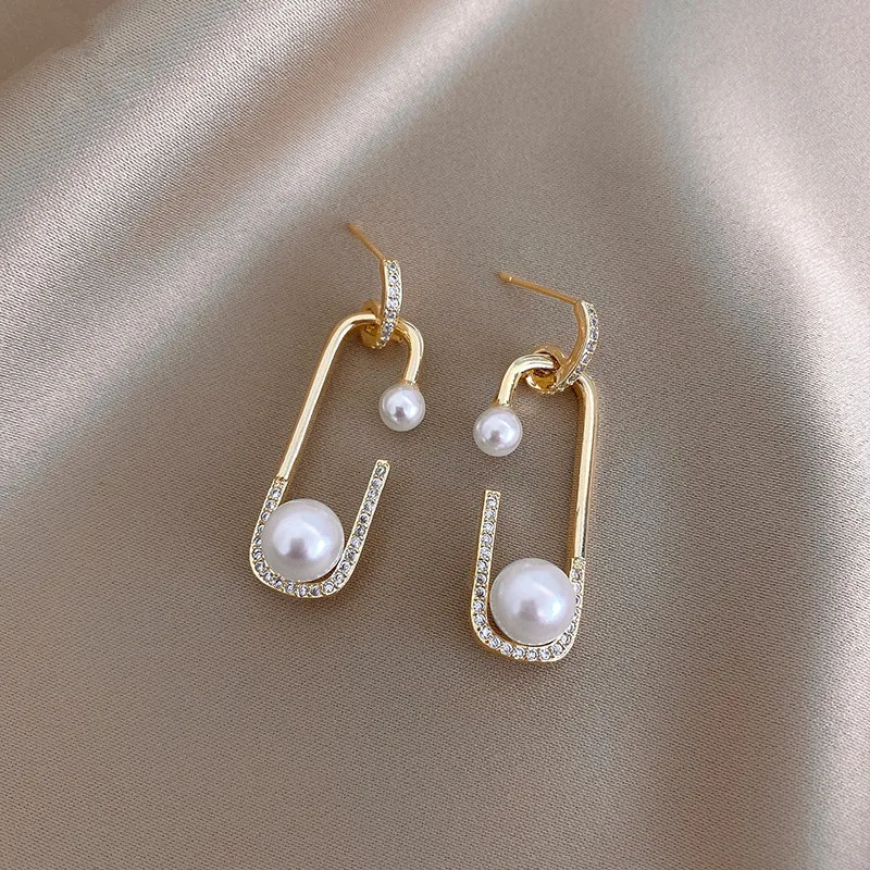 ZN New Design Pearl Irregular Silver Needle Dangle Earring For Woman Fashion Korean Jewelry Luxury Sexy Girl's Party Earrings
ZN New Design Pearl Irregular Silver Needle Dangle Earring For Woman Fashion Korean Jewelry Luxury Sexy Girl's Party Earrings