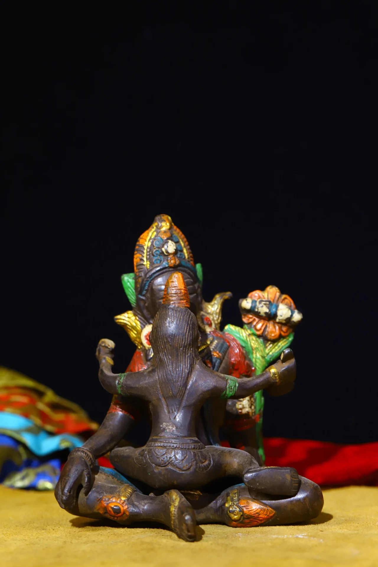 5" Tibet Buddhism Old Bronze Engraved Tracing Happy Buddha Enshrine the Buddha Ward off evil spirits Town House Exorcism
5" Tibet Buddhism Old Bronze Engraved Tracing Happy Buddha Enshrine the Buddha Ward off evil spirits Town House Exorcism