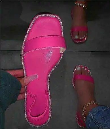 2020 summer women diamond flat sandals big size 43 
2020 summer women diamond flat sandals big size 43