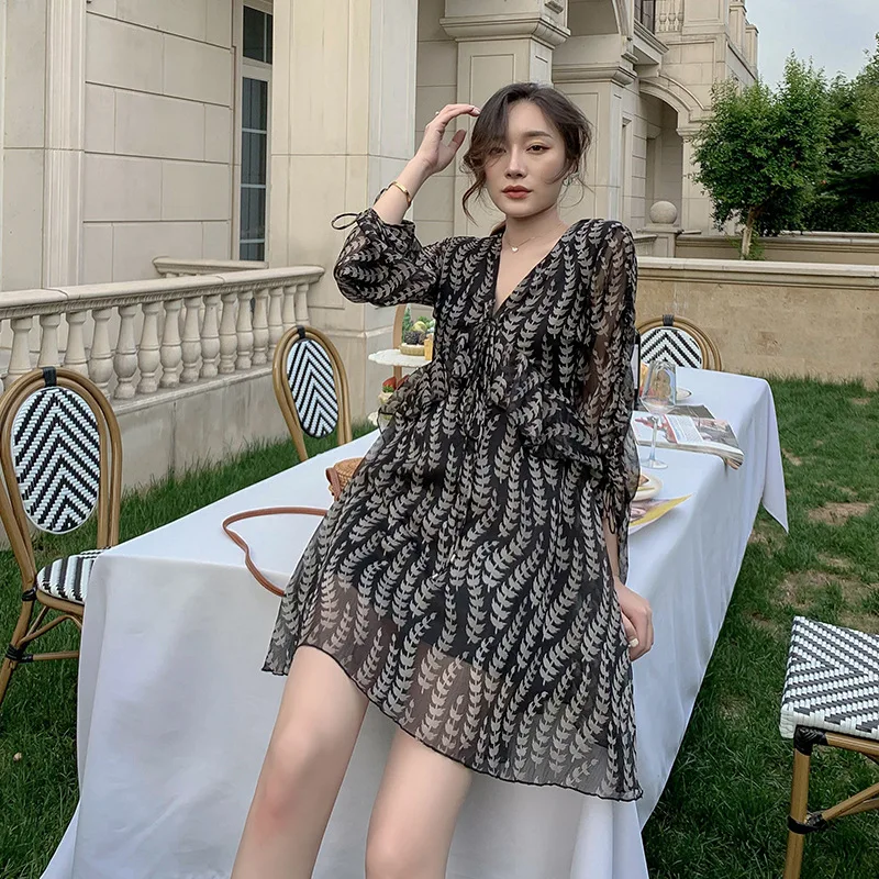 Black White Printed Chiffon Drawstring Sexy V-neck Ruffled Backless Hight Waist Dress Women Summer Seaside Vacation Fairy Dress
Black White Printed Chiffon Drawstring Sexy V-neck Ruffled Backless Hight Waist Dress Women Summer Seaside Vacation Fairy Dress