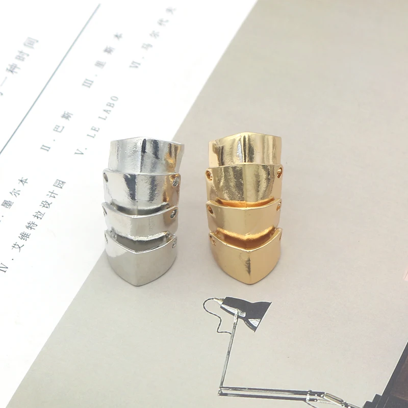 Creative Fashion Men's And Women's Rings Retro Punk Metal Joint Ring Gothic Bendable Ring Men's Charm Party Jewelry Accessories
Creative Fashion Men's And Women's Rings Retro Punk Metal Joint Ring Gothic Bendable Ring Men's Charm Party Jewelry Accessories