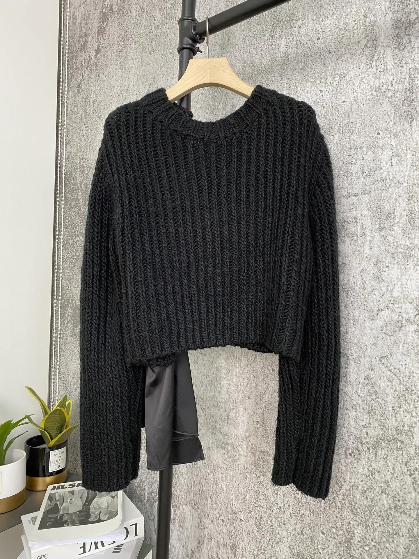 2023 Новый Модный женский пикантный Повседневный Однотонный свитер с длинным рукавом и бантом сзади 1219
2023 Новый Модный женский пикантный Повседневный Однотонный свитер с длинным рукавом и бантом сзади 1219