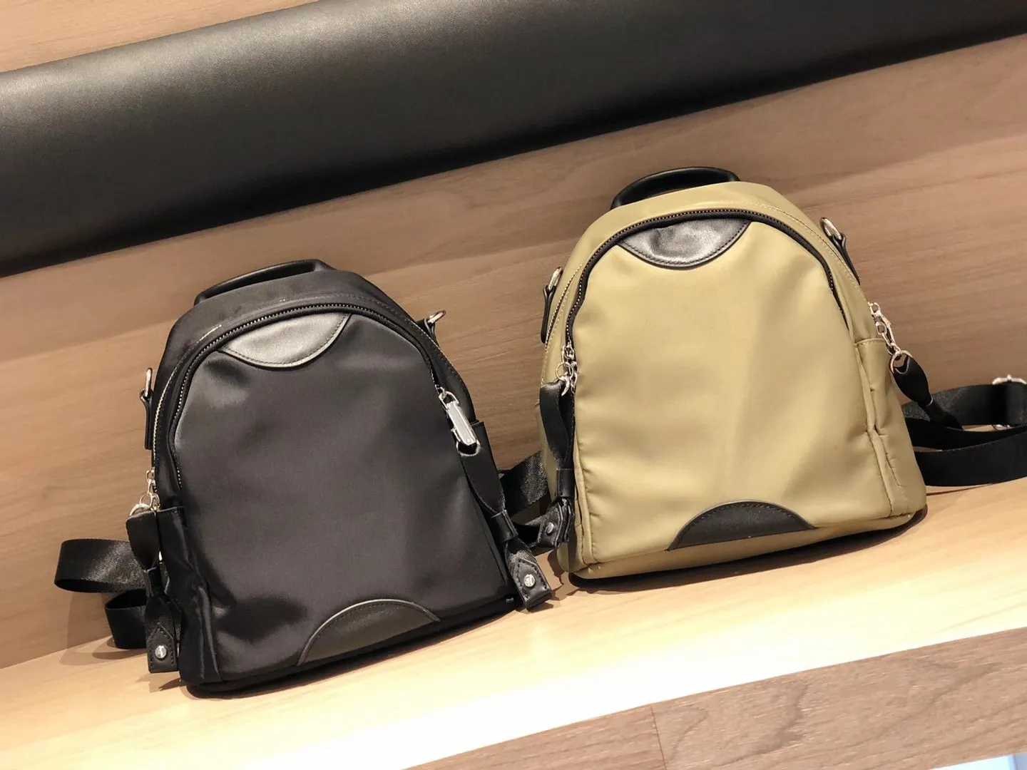 Backpack tide brand women's 2020 new simple and portable large-capacity fashion all-match bag Western-style backpack
Backpack tide brand women's 2020 new simple and portable large-capacity fashion all-match bag Western-style backpack