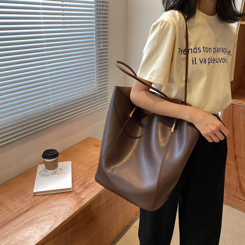 Ins simple large capacity bag women's new large capacity one shoulder bucket bag versatile underarm bag two-piece set
Ins simple large capacity bag women's new large capacity one shoulder bucket bag versatile underarm bag two-piece set